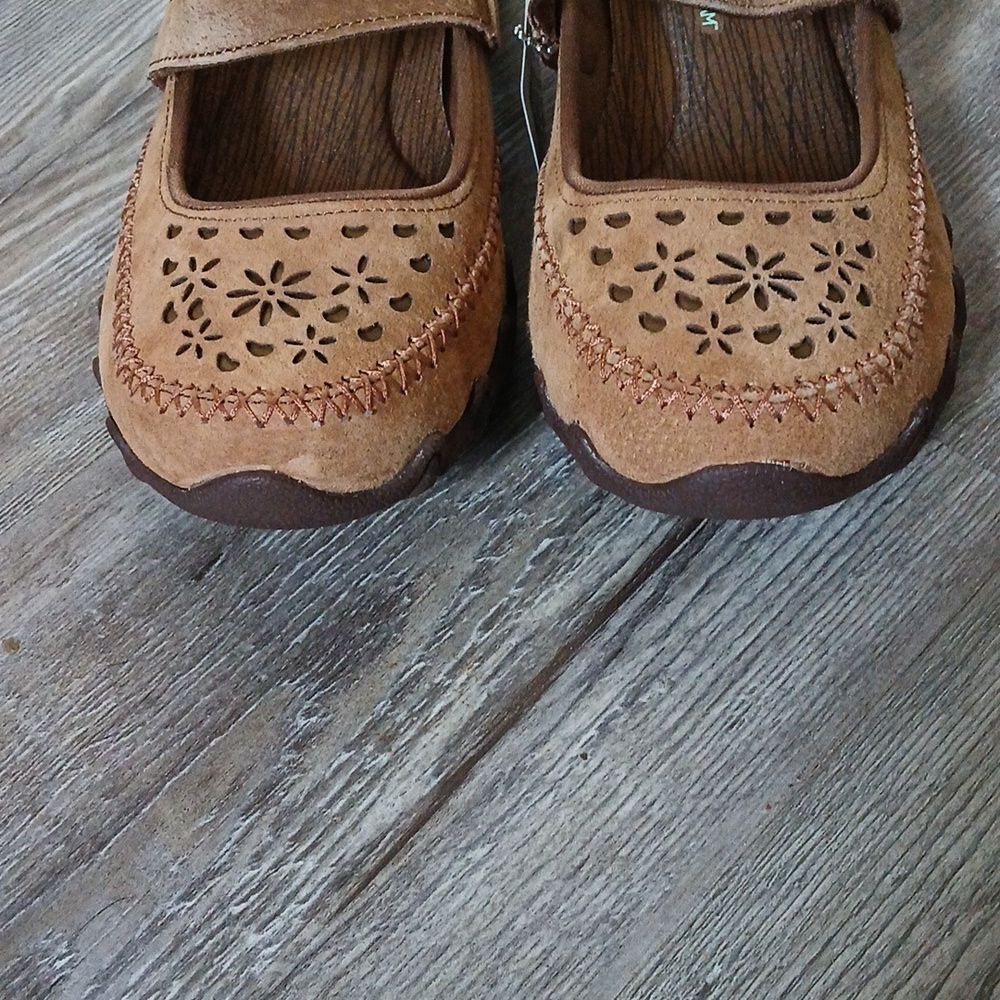Skechers Relaxed Fit Air Cooled Memory Foam leather Mary Jane shoes Sz 8 NWT - Picture 3 of 9